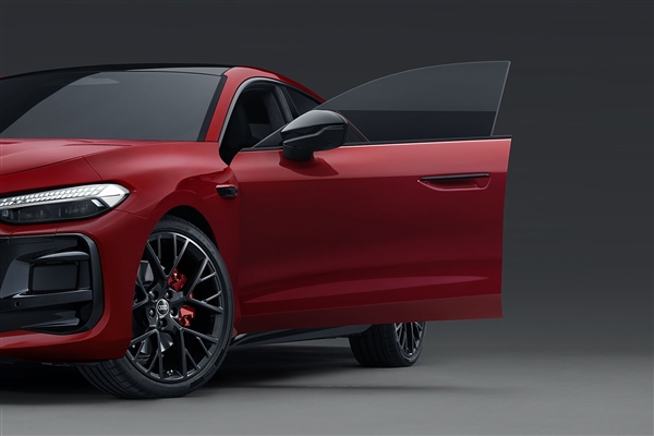 首款搭載華為高階智駕的燃油車：全新上汽奧迪A5L細節揭秘