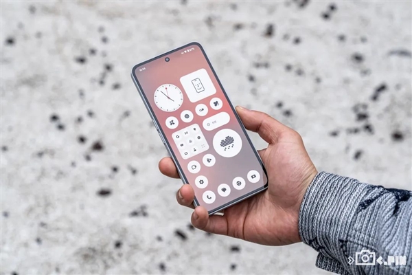 2000塊的Nothing Phone 現在也開始堆料了