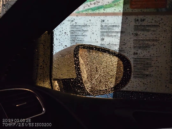 2000塊的Nothing Phone 現在也開始堆料了