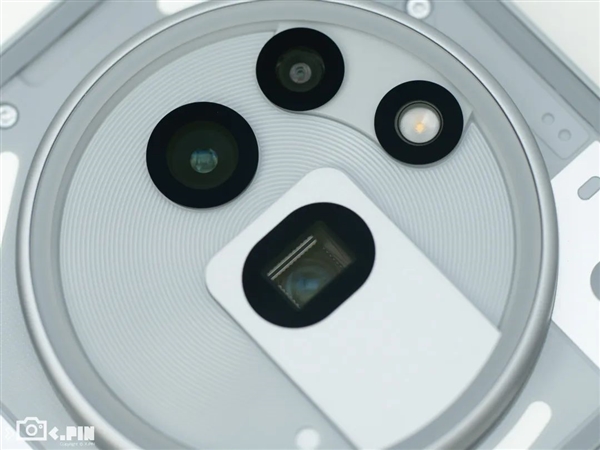 2000塊的Nothing Phone 現在也開始堆料了