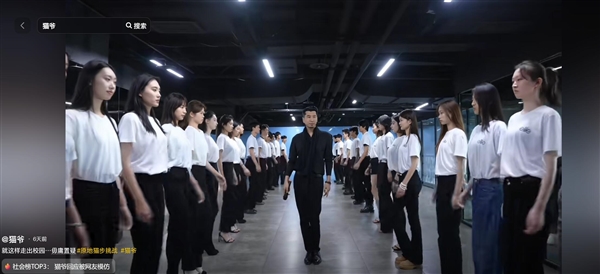 網紅貓爺掀起貓步模仿潮：一周漲粉近70萬