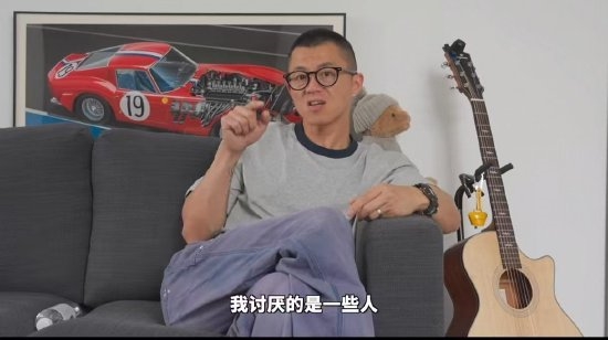 大V陳震發(fā)法拉利Purosangue照片遭網(wǎng)友吐槽“黑小米”：本人怒懟！