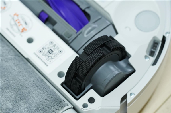 履帶式熱活水循環(huán)洗地！云鯨J6圖賞