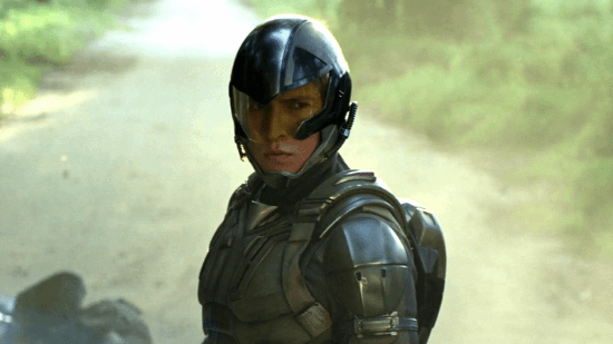 漫威正式公布全新“女獵鷹” 這身材帶勁多了